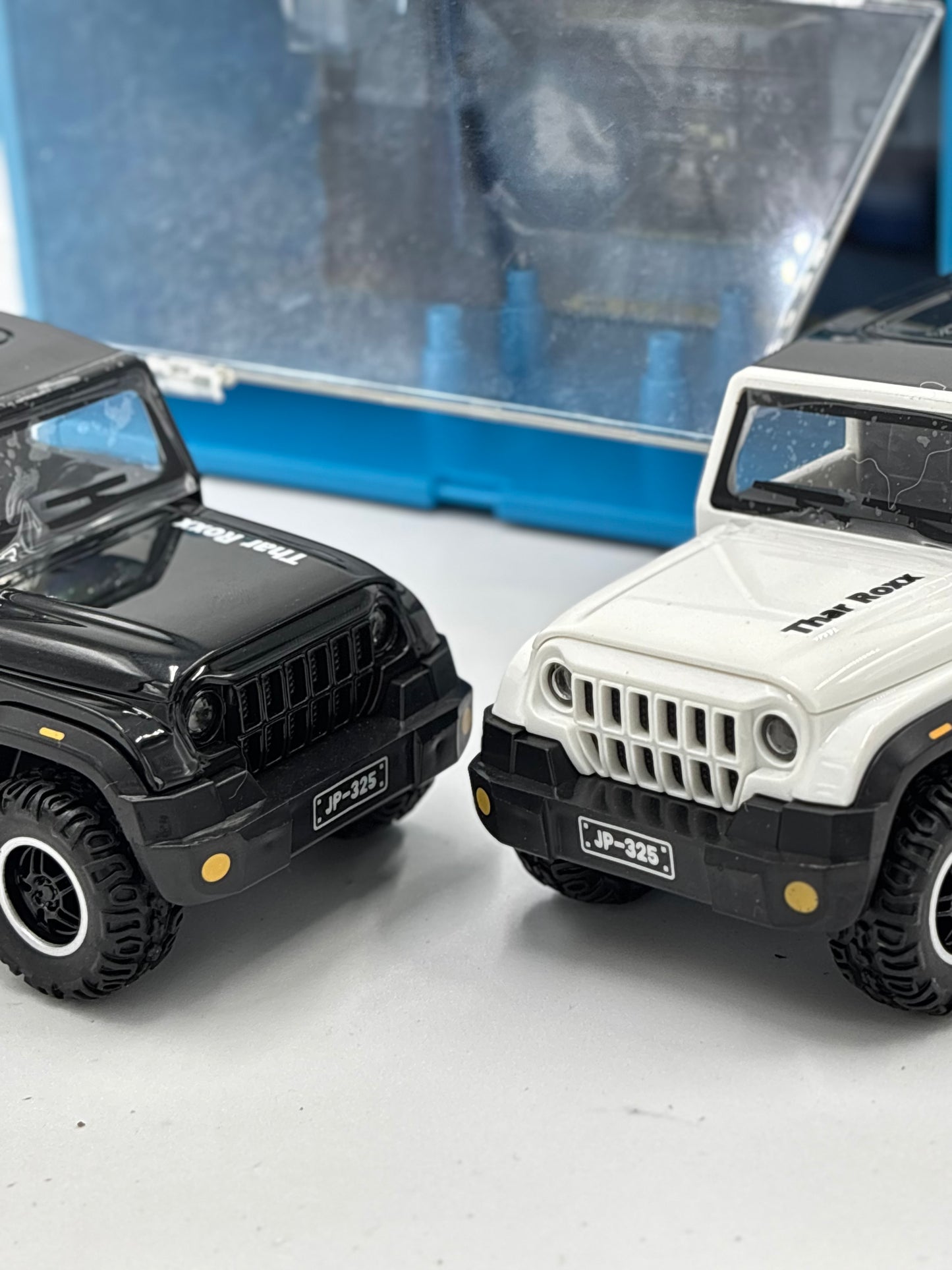 🚙 Premium Mahindra Thar Metal Toy Car with Display Garage & Realistic Smoke Function